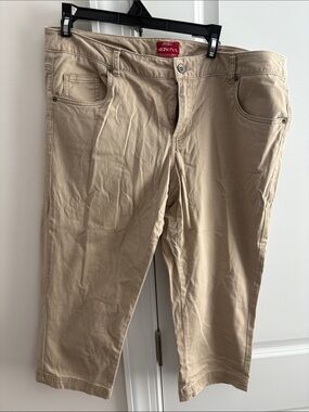 Merona Beige Cropped Jeans — Classic Five-Pocket Capri